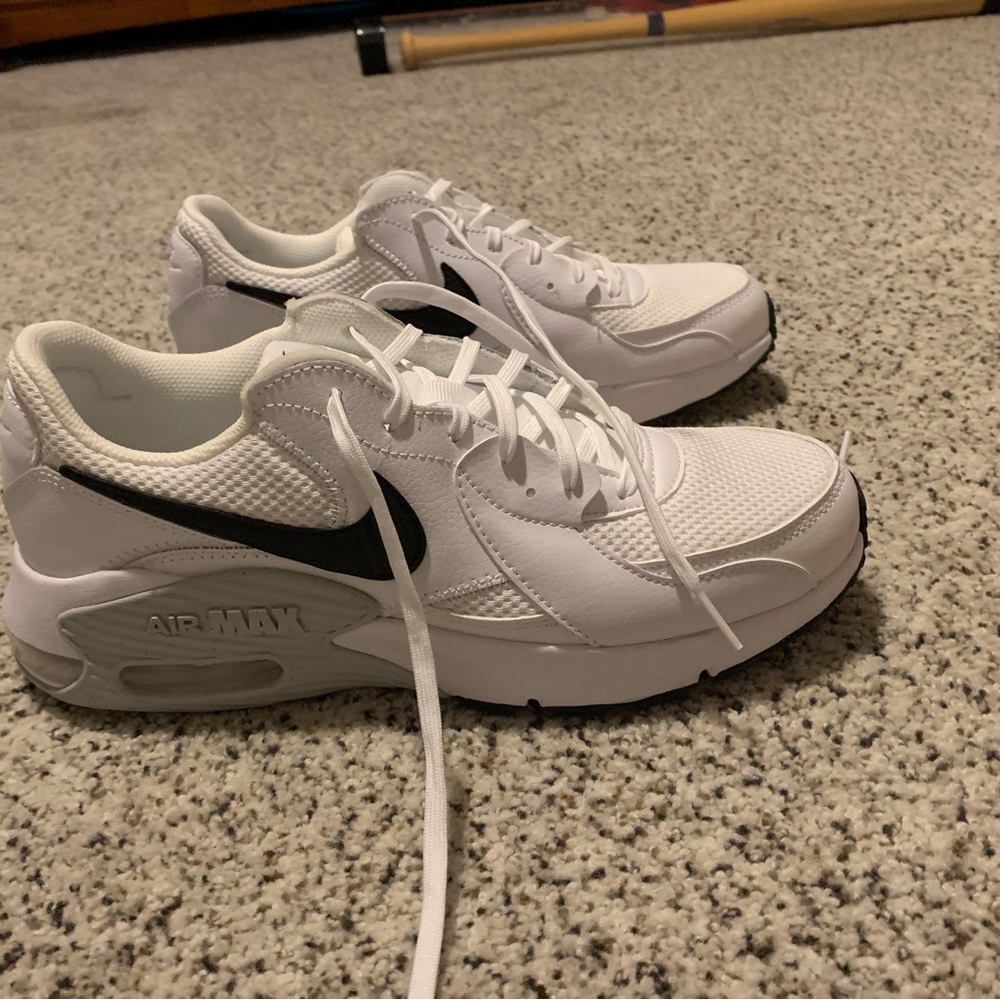 New Nike excee shoes